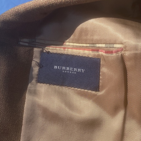 Like NEW Burberry London Blazer 42S excellent condition no damages great value - Picture 4 of 6